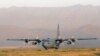 Самалёт C 130 Hercules у Кабульскім аэрапорце.
