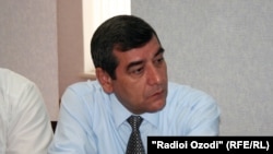 Коммерческий директор таджикской авиакомпании «Сомон Эйр» Алишер Рустамов отстранен от занимаемой должности в связи с несостоявшимся 20 февраля первым рейсом Душанбе-Ташкент. 