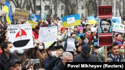 Акция протеста против агрессии России по отношению к Украине. Алматы, 6 марта 2022 года