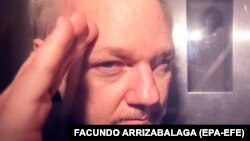 Джулиан Ассанж.