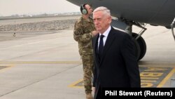 AFGANISTAN -- U.S. Defense Secretary Jim Mattis lands in Kabul, March 13, 2018