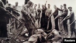 Jedna od fotografija iz Drugog svjetskog rata koja prikazuje kako ustaše strijeljaju u okolici hrvatskih sela u dolini Save