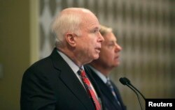 U.S. Senators John McCain and Lindsey Graham (file photo)