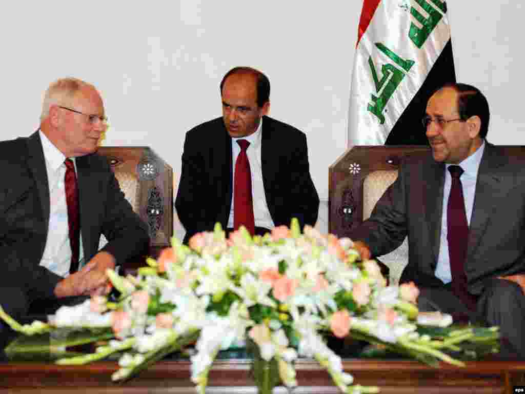 Iraq -- Prime Minister Nuri al-Maliki (R) meets with new US Ambassador to Iraq, James Jeffrey, in Baghdad, 19Aug2010 - A handout picture released by Iraqi prime mininster office shows Iraq's prime minister Nuri Al-maliki (R) meeting with the new US Ambassador to Iraq, James F. Jeffrey (L) in Baghdad, Iraq on 19 August 2010. The final US combat troops departed Iraq early 19 August, ahead of schedule to complete a key phase of US President's plan to withdraw, US media reported. EPA/IRAQI PRIME MINISTER OFFICE / HO