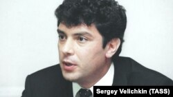 Борис Немцов на пресс-конференции по случаю своей отставки, 24 августа 1998 год