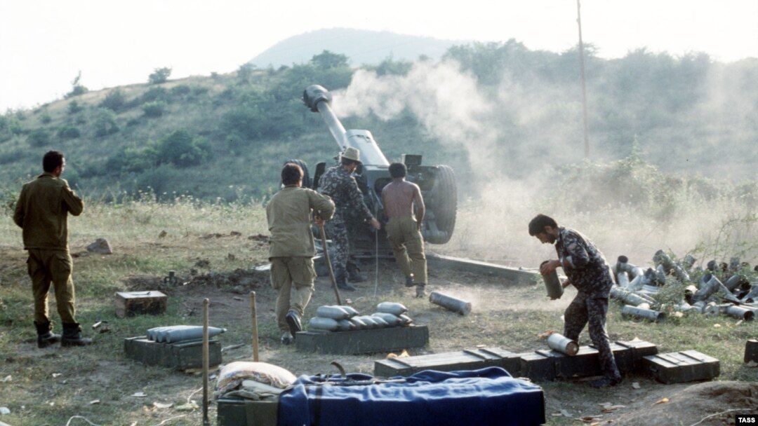 Qarabağda Azərbaycan artilleriyası. 1992.
