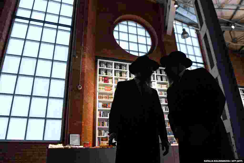 Rabinul Rusiei Berel Lazar și președintele Federației comunităților evreiești din Rusia, Alexandr Boroda, la evenimentul dedicat comemorării victimelor Holocaustului,&nbsp;Muzeul Evreiesc și Centrul promovare a toleranței de la Moscova, 27 ianuarie, 2021.