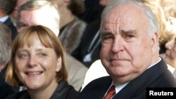 Ангела Меркель и Гельмут Коль. Берлин, 27 сентября 2000 года.