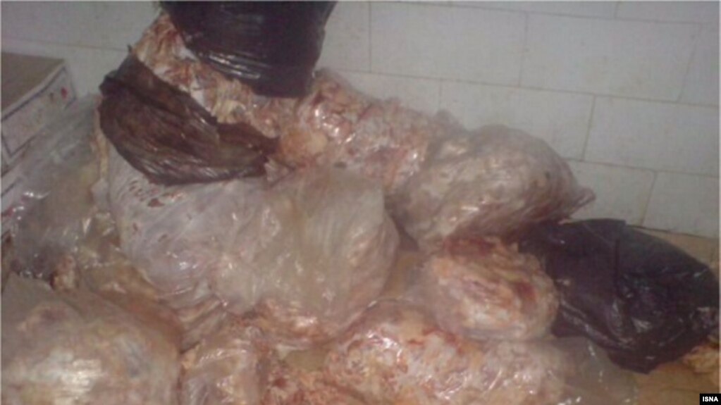 ماموران انتظامی موفق شدند مقدار ۳ تُن و ۸۰۰ کیلوگرم گوشت فاسد و غیربهداشتی کشف کنند