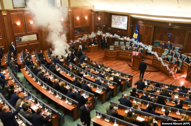 Gaz lotjsellës në Kuvendin e Kosovës në seancën ku u ratifikua Marrëveshja e demarkacionit me Malin e Zi.