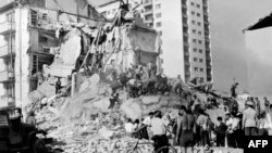 Слика објавена два дена по земјотресот во Скопје што се случи на 26 јули 1963. 