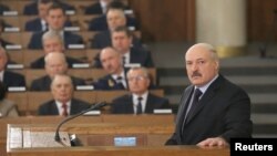 Беларусь президенті Александр Лукашенко парламентте. Минск, 21 сәуір 2017 жыл. 