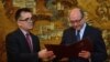 Judecătoria Chișinău suspendă decretul lui Dodon și-i redă cetățenia moldoveană lui Băsescu