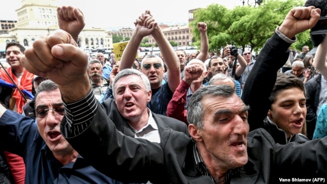 Ermənistan - "ən acıqlı ölkə" - Yerevanda "Məxməri inqilab" mitinqi