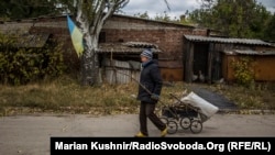 Фоторепортаж: Як живуть люди під Донецьким летовищем
