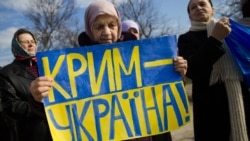Жінки протестують проти окупації Криму Росією. Сімферополь, березень 2014 року