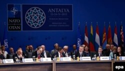 «Мы хотим, чтобы саммит 2016 года имел своей целью расширение (альянса)», – сказал Мевлют Чавушоглу, подводя итоги министерской встречи НАТО в Анталье