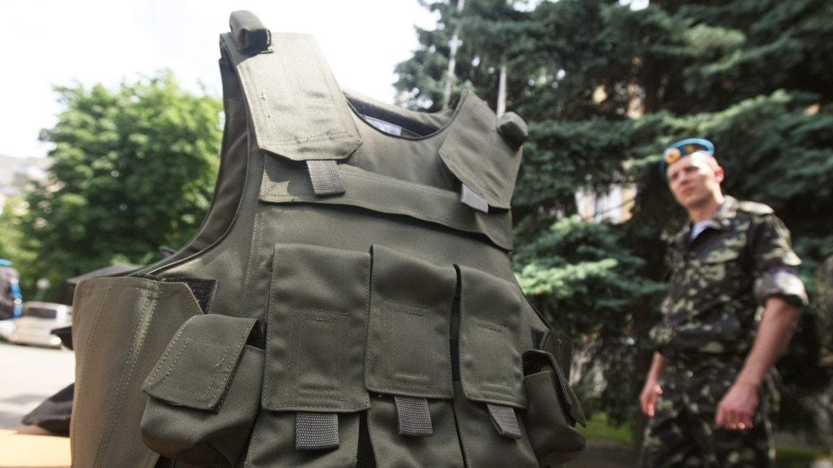 Уряд України прирівняв каски та бронежилети до гуманітарної допомоги – віцепрем’єр