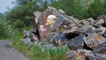 Қара еркектері бар кемпірлер