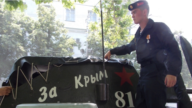 «К ветеранам никого не подпускать»: власти Крыма просят смотреть военный парад дома