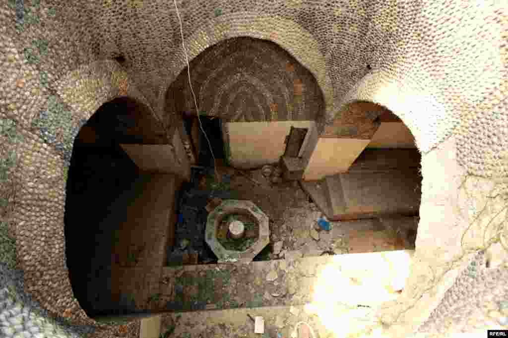 Coratda tərk edilmiş qədim hamam #1