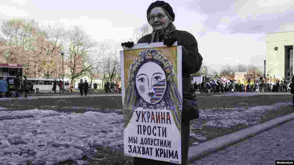 Пікет проти анексії Росією Криму. Російський Петербург, 18 березня 2016 року