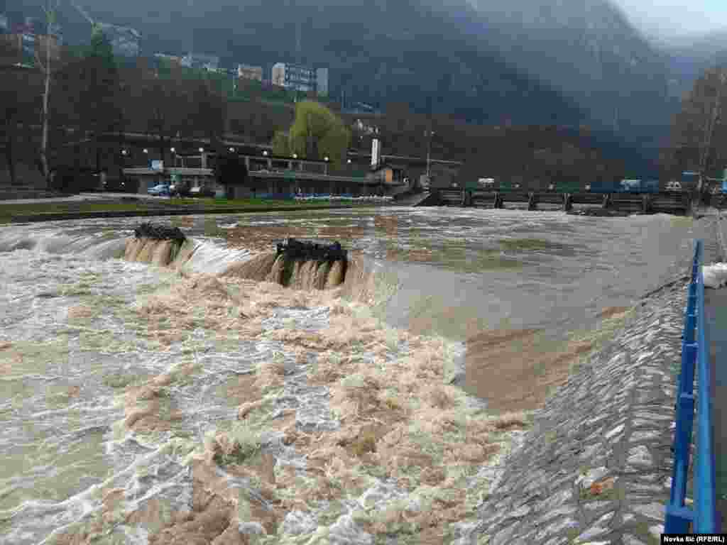 Poplave, Đetina