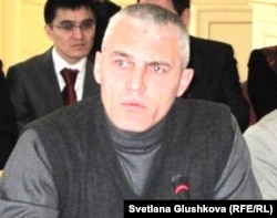Руслан Оздоев, түрмеде қайтыс болған Шамиль Ярославлевтің ағасы. Астана, 23 қараша 2011 жыл.