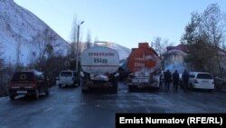 Перекрытие автотрассы Ош-Иркештам в Гульча, 22 ноября
