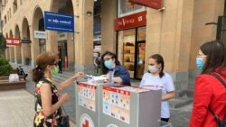 Armenia -- Armenian Red Cross volunteers hand out face masks to people in Yerevan, July 6, 2020.