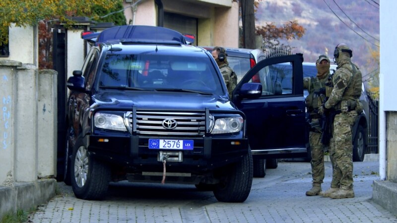 Екс претседателот на косовскиот парламент Јакуп Красниќи пренесен во Хаг 