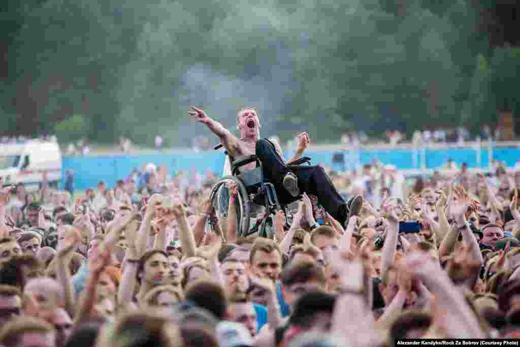 It&rsquo;s safe to assume disabled rock fan Paval Konovalchik recalled this moment as a positive: The music aficionado was hoisted above the throng by a group of strangers during a set of one of his favorite bands near Minsk.