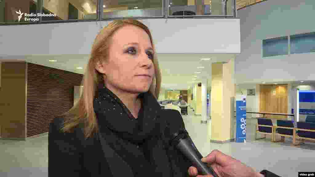 МАКЕДОНИЈА - Европската комисија очекува Законот за употреба на јазиците да биде испратен до Венецијанската комисија како што е најавено во планот 3-6-9. Ова за МИА го изјави портпаролката на ЕК, Маја Коцијанчич.