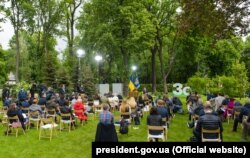 Зустріч відбулася під відкритим небом попри легкий дощ