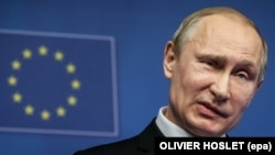 Владимир Путин на фоне флага ЕС