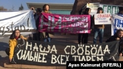 Участники мирной акции протеста. Алматы, 9 ноября 2019 года.