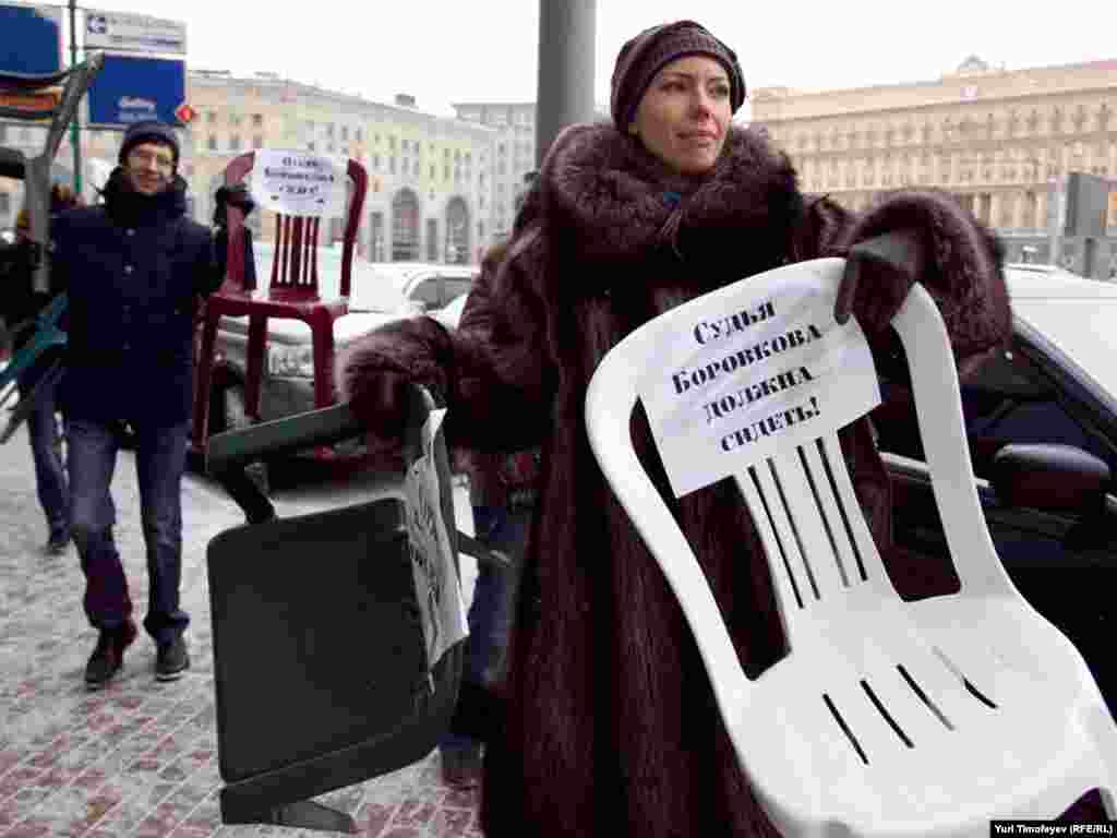 ...мирового суда, в котором 2 января Борис Немцов был отправлен под административный арест на 15 суток