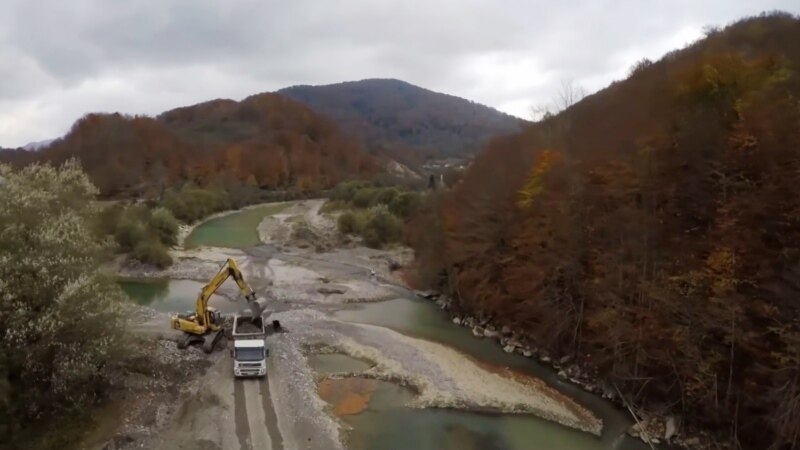Crna Gora ćuti o uništavanju rijeke Tare