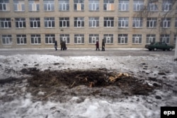Следы обстрела школы в Авдеевке, Донецкая область, февраль 2017 года