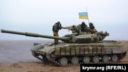 День вооружённых сил на границе с Крымом