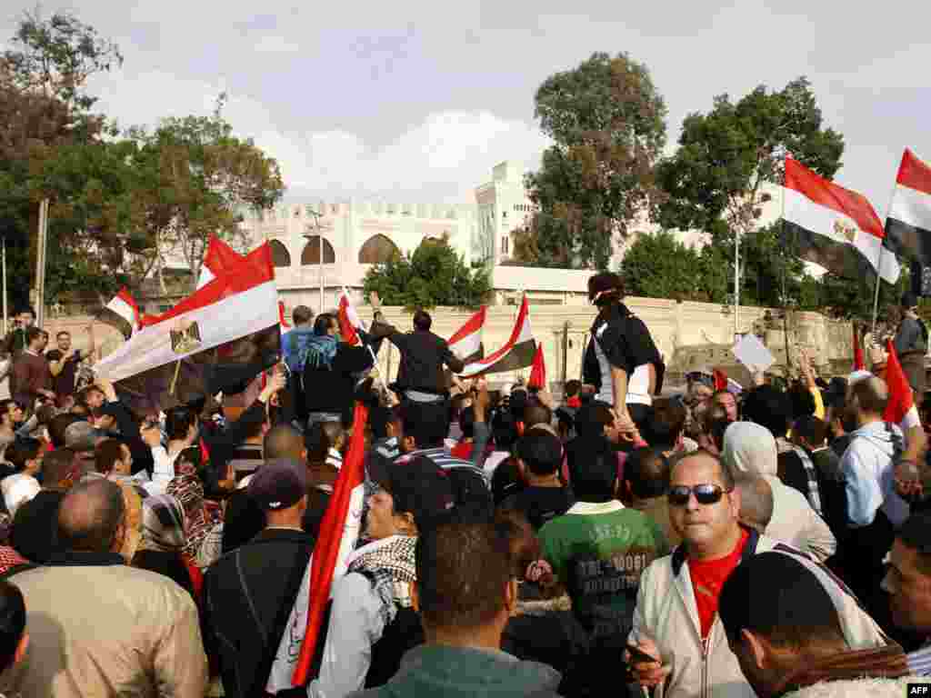 Antigovernment protesters gather outside the presidential palace in Cairo on February 11.