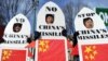 Manifestanți taiwanezi la Washington în urmă cu un deceniu avertizând asupra pericolului chinez. Între timp, relațiile Occidentului cu China se apropie de tensiunea din timpul Războiului Rece. Imagine generică, AP, februarie 2011. 