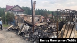 A burned-out house in the village of Chisty Ruchei following the ammo depot explosions.