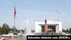 Центральная площадь Бишкека.