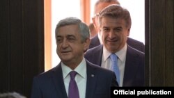 Armenia - President Serzh Sarkisian and Prime Minister Karen Karapetian arrive for a cabinet meeting in Yerevan, 29Jun2017.