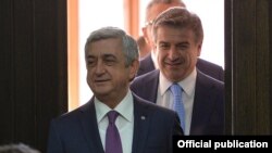 Armenia - President Serzh Sarkisian and Prime Minister Karen Karapetian arrive for a cabinet meeting in Yerevan, 29Jun2017.
