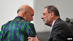Hamid Karzai şi Javier Solana la München