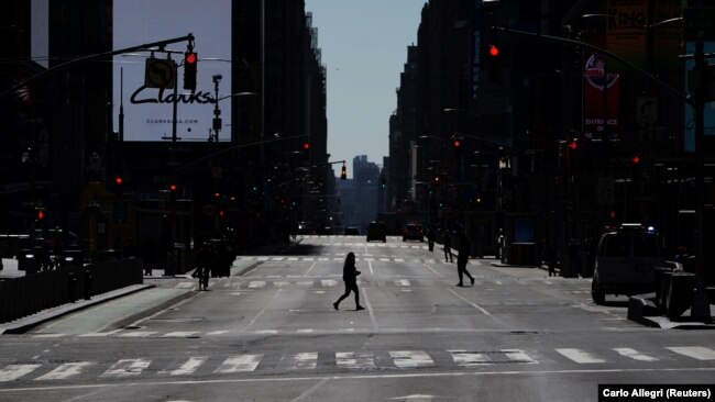 7-мо авеню в Ню Йорк е необичайно празно