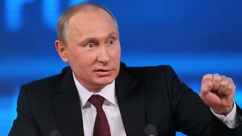 Путин нишасти матбуотии солона доир мекунад