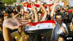 Iraqis celebrate the victory of their country's soccer team at the final of the Asian Football Cup 2007